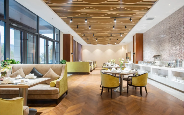 Yun-Ray Hotel
