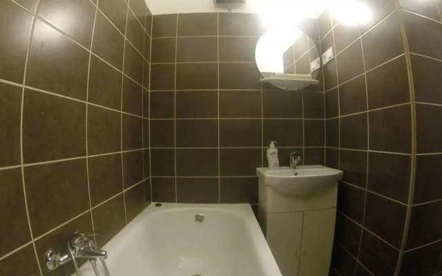 Astoria Center 8