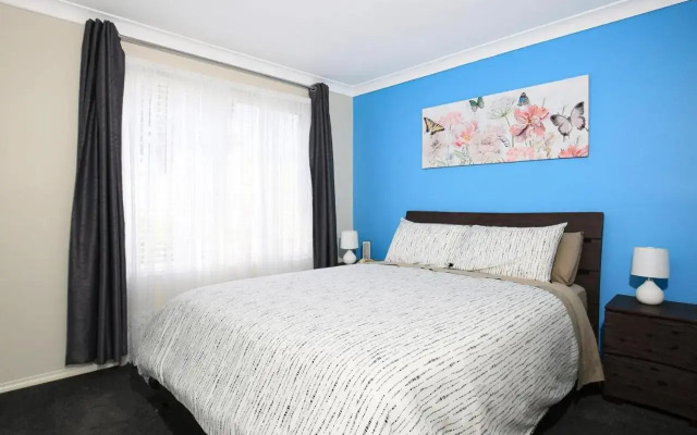 Kingfisher - Pet-Friendly - 10 Mins to Hyams Beach