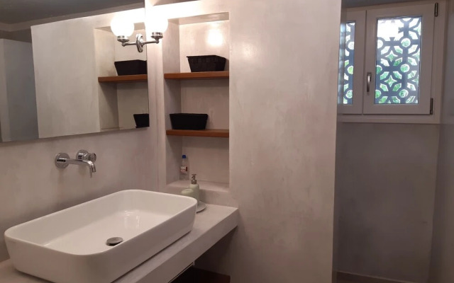 The Elegant Summer House