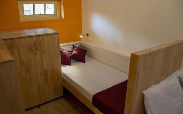 Roambay Hostels