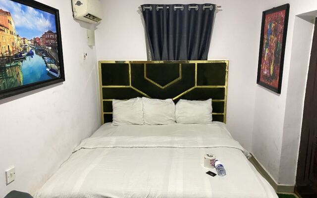 Villa Palazzo Hotel and Apartments