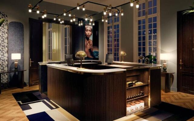 Sapphire House Antwerp, Autograph Collection