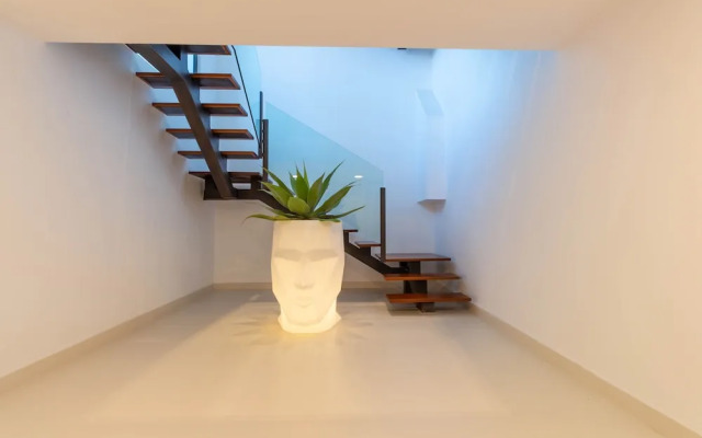 Montblau in Buger With 4 Bedrooms and 5 Bathrooms