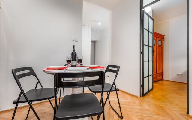 Little Home Plac Dabrowskiego 12