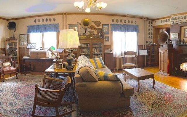 Old Iron Inn Bed and Breakfast