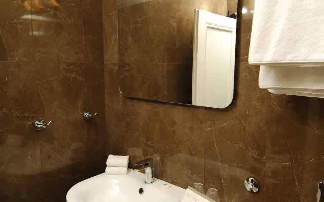 SUNce Palace Apartments with free offsite parking