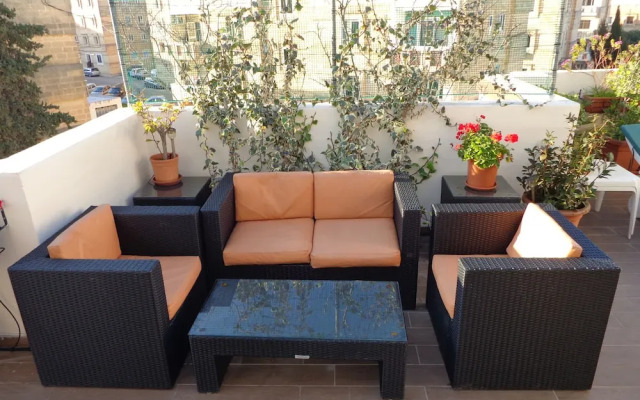 Lovely Penthouse With Private sun Terrace Between Valletta and Sliema