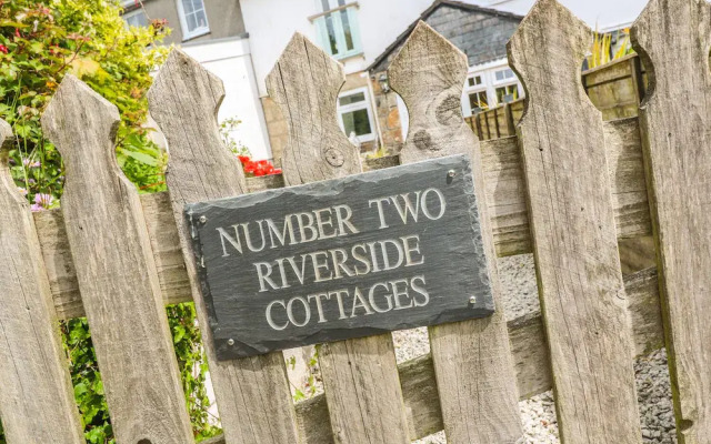 2 Riverside Cottages