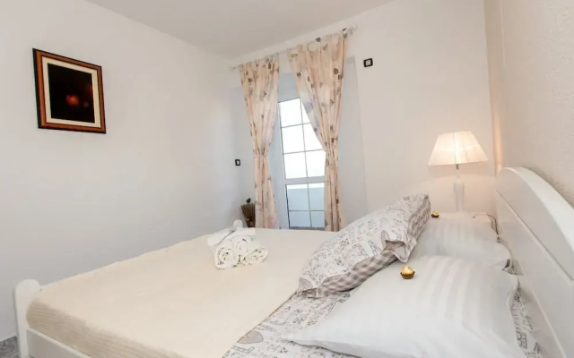 Apartments Tino- Two Bedroom Apartment With Balcony and Sea View