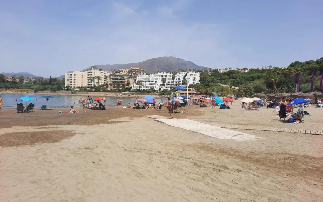 Central 2-Bed Apartment in Estepona Port