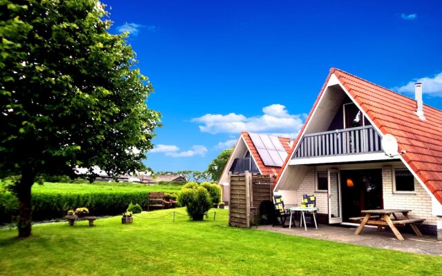 "6 Pers. Holiday Home With a Large Garden Close to the Lauwersmeer"