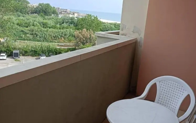 Seafront Apartment for Rent 6 Sleeps Skyscraper