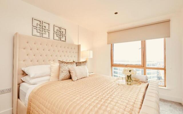 Deluxe City Apt, River Canal View& Free Parking!