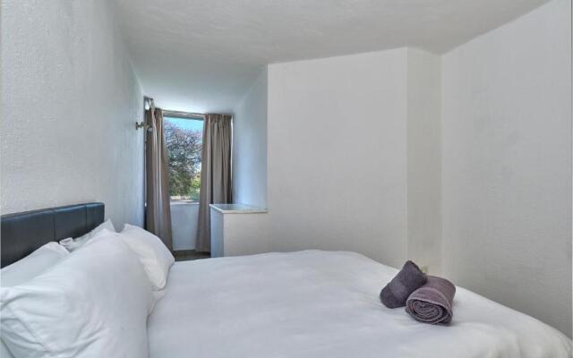 Inn & Out Sandton Park