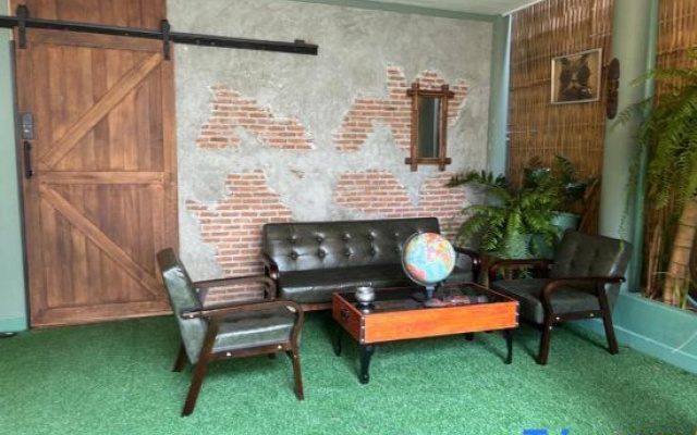 The Oasis on 8 Cozy Homestay & Café
