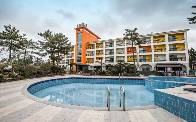 Whinstone Hotel and Resort