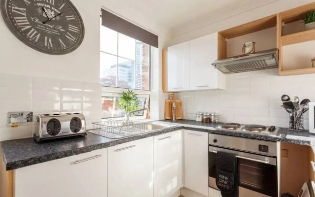 Modern Apartment - mins to Marina/Stadium/City Center