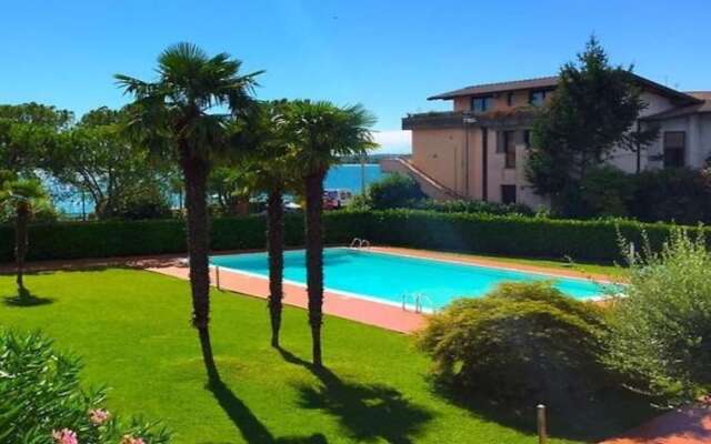 Lella Apartment Front Beach Garda Lake