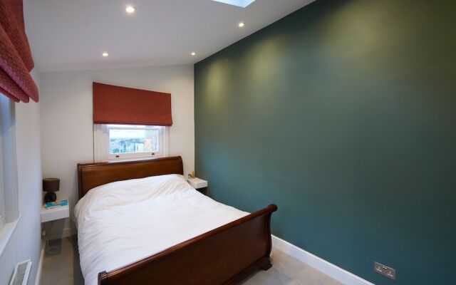 Modern 3 Bedroom House With Garden in Peckham