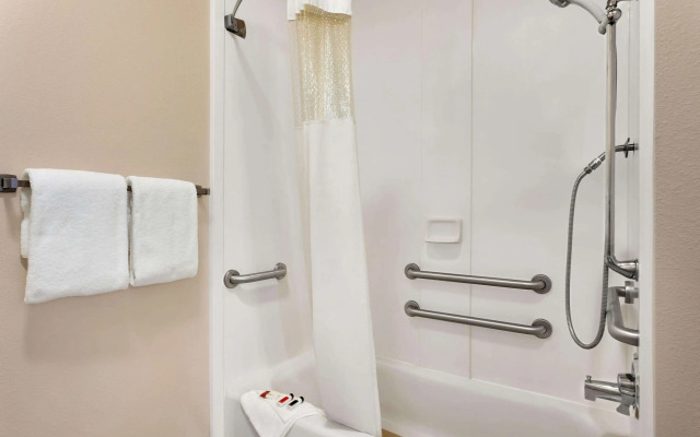 Baymont by Wyndham Ft. Leonard/Saint Robert