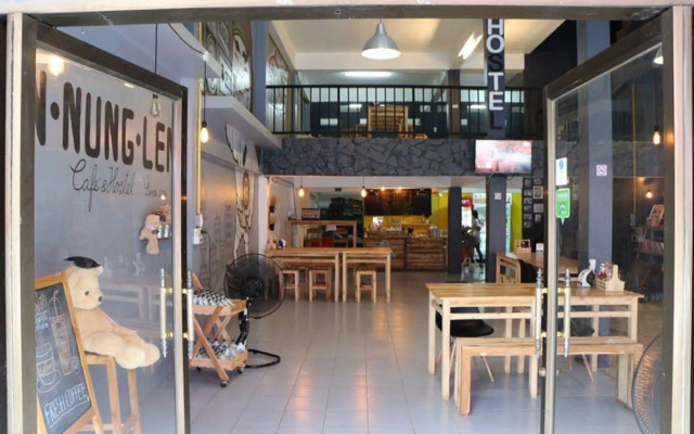 Norn Nung Len Cafe & Hostel
