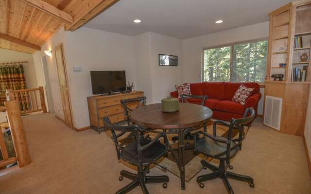 Kantor's Hideout by Tahoe Mountain Properties