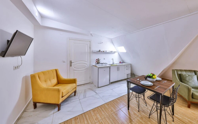 3 House Apart
