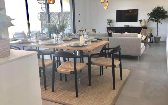 The View Luxury Vacation Apartment 5