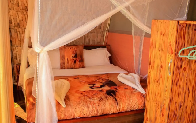 Amanya 2-rooms Lioness Family