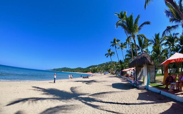 Casa Lotería -Pueblito Sayulita- Colorful, Family and Relax Experience with Private Parking and Pool
