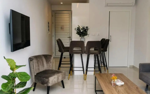 Phaedrus Living - Seaside Executive Flat Harbour 203