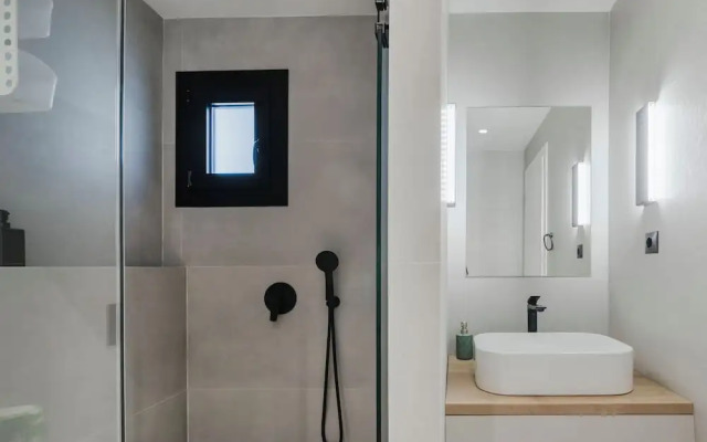 Bask - Chic 2 Bedroom Apt in Athens
