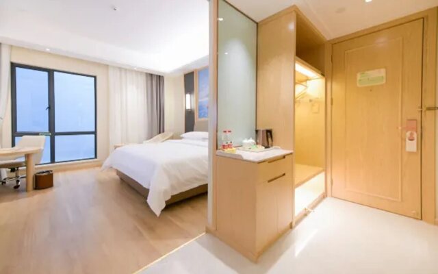 Vienna International Hotel (Causeway Bay Plaza Honggutan Center Nanchang)
