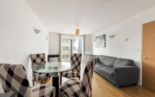 Cozy London Stratford Apartment With Gym