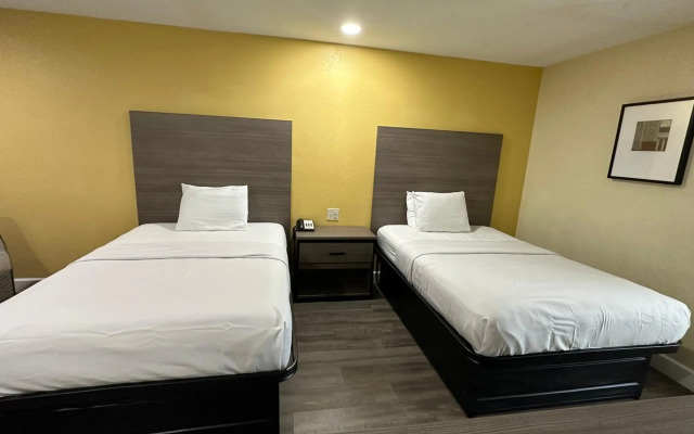 Rodeway Inn & Suites Highway 290 Northwest