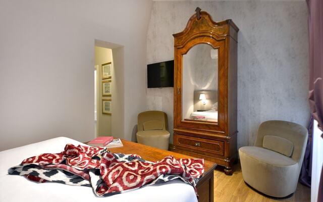 Al Cappello Rosso Suite Apartments