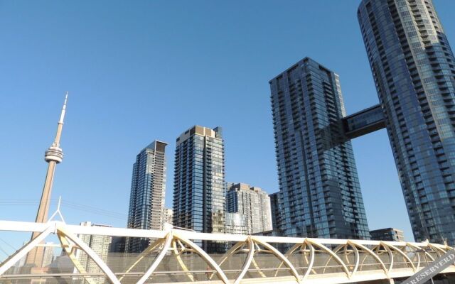 NGE Stays - Downtown Suite Lake View