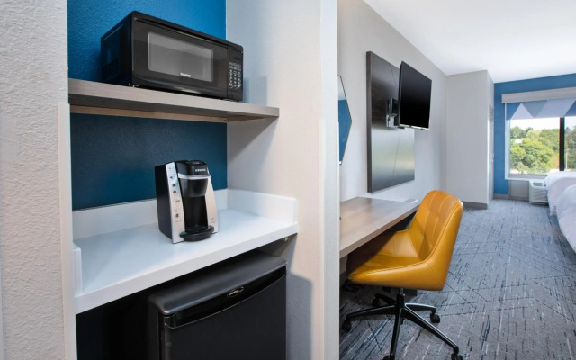 Holiday Inn Express And Suites Milwaukee Nw Park Place by IHG