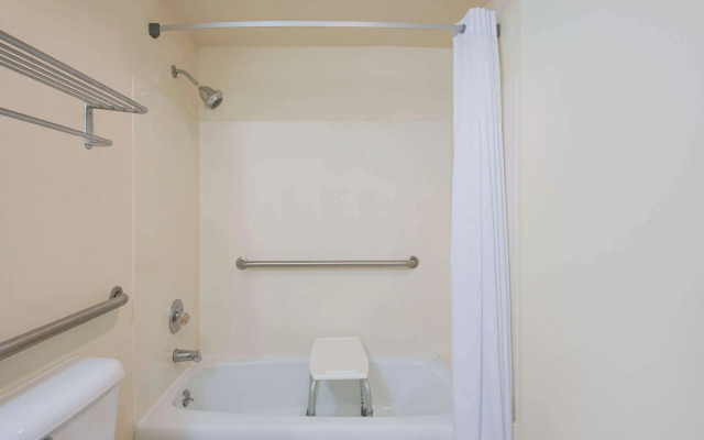 Days Inn by Wyndham Fremont