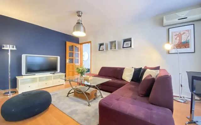 Central Flat With Balcony and Terrace in Sisli