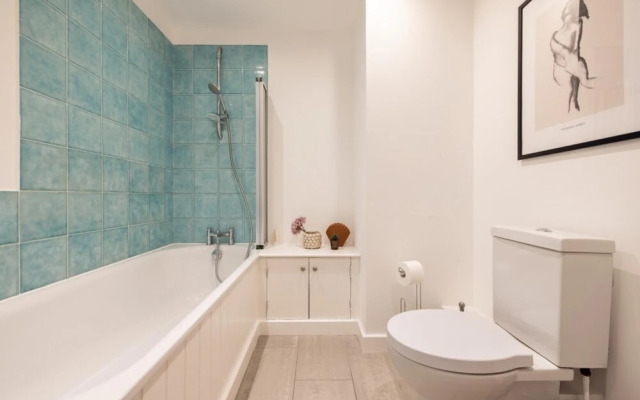 The Clapham - Captivating 2bdr With Garden Parking