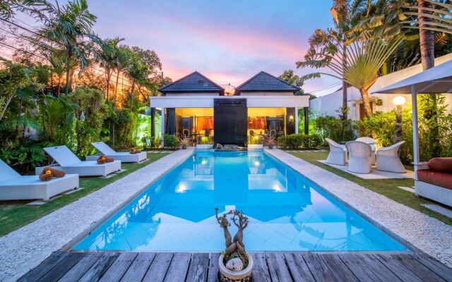 Serene 4br Seminyak Villa with Tropical