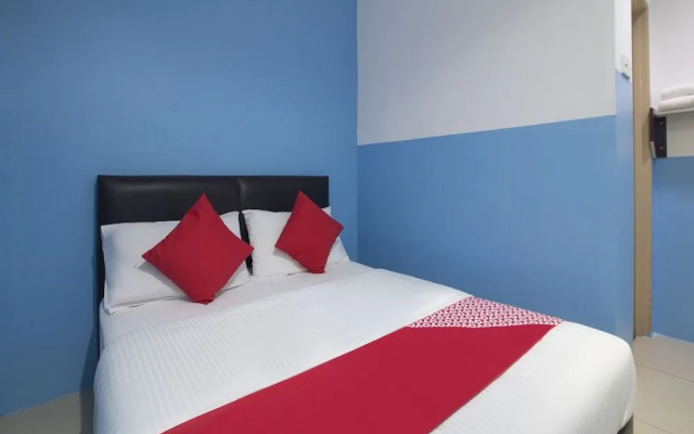 OYO 44072 Mines Cempaka Hotel