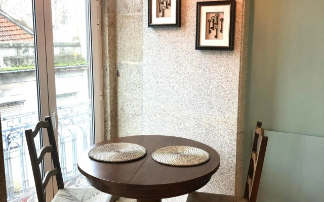 Light Cozy Studio in Bonfim with Romantic Balcony