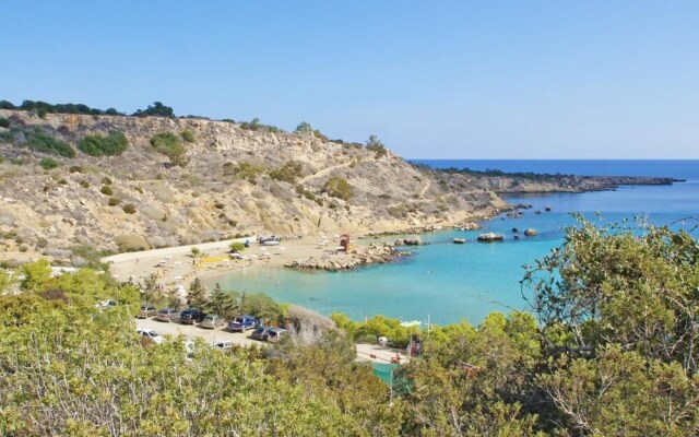 Serena Paralimni in Paralimni