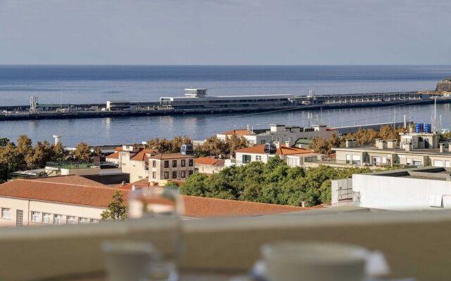 Alegria I, Overlooking the bay of Funchal