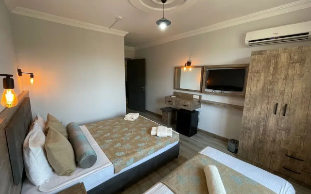 Seven City Hotel