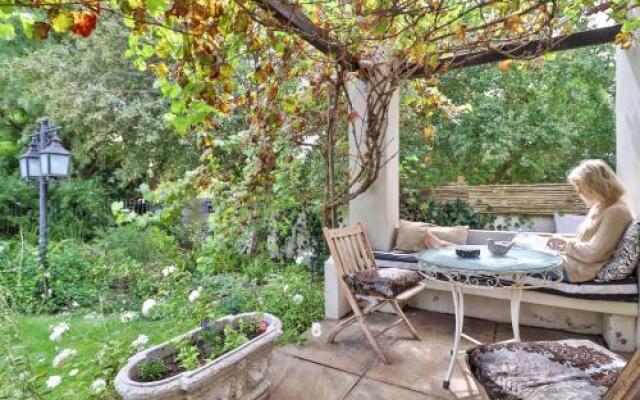 Three Oaks Bed  Breakfast