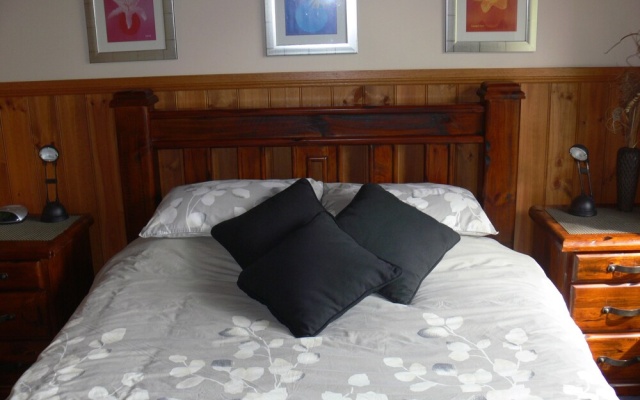 Mountain Hideaway – Guest Rooms – Halls Gap